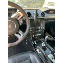 Position du levier vertical dans le tunnel central de la Ford Mustang S550